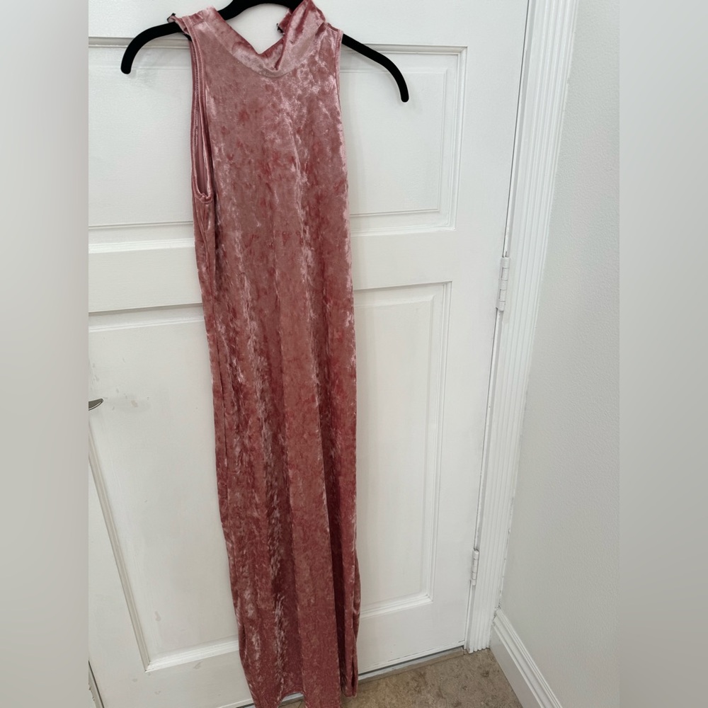 Velvet Crushed SERENA pink velvet l dress size medium, never worn!!’